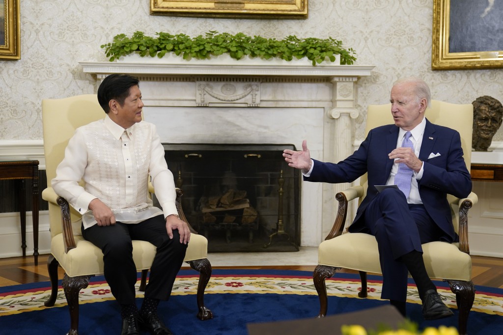 拜登重申美國對菲律賓包括南海的防禦承諾是牢不可破。AP