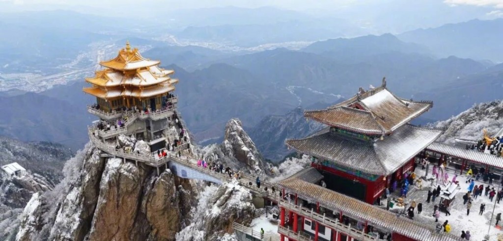 老君山因雪景爆紅。圖為河南洛陽老君山景區照片。 老君山因雪景爆紅。圖為河南洛陽老君山景區照片。