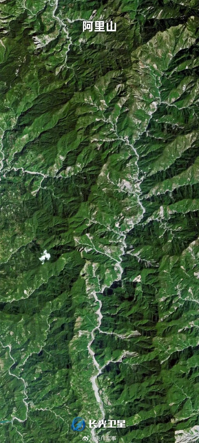 官媒发布台湾多个地标及街道的卫星画面。