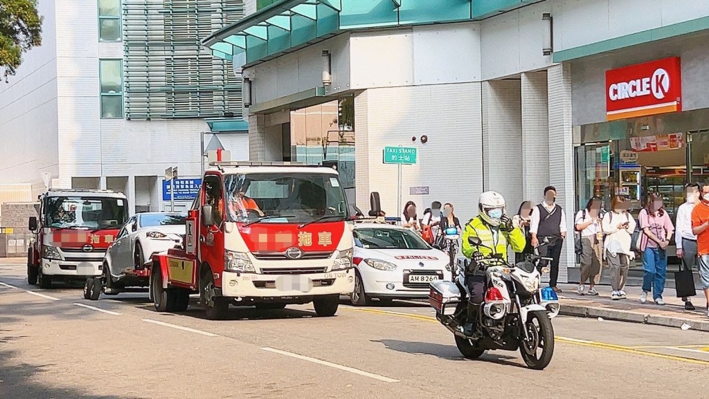 旺角打擊違泊行動 發1254張牛肉乾拖走12部違泊車