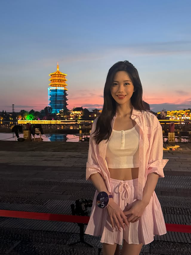 5號魏欣時刻保持自信優雅的笑容。 5號魏欣時刻保持自信優雅的笑容。