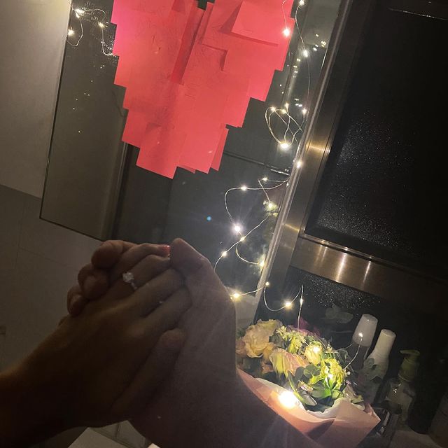 洪永城今年初在家中洗手間向Inez求婚成功。
