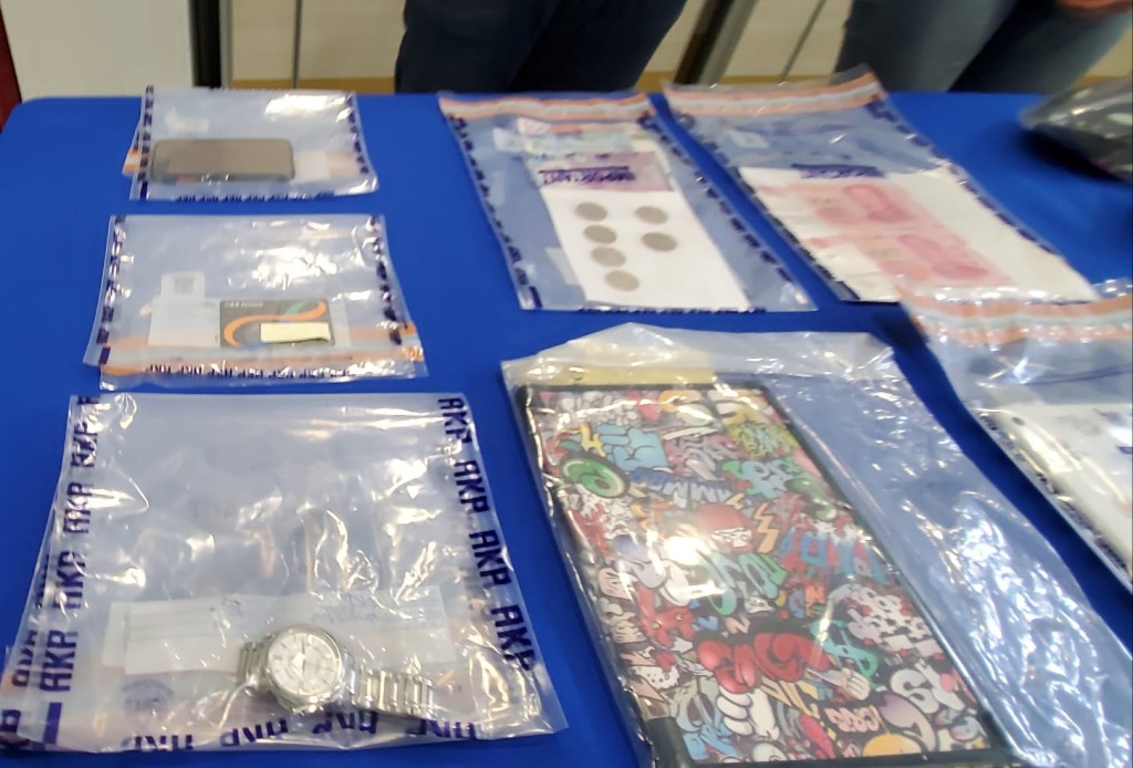 警方檢獲的證物。 林思明攝