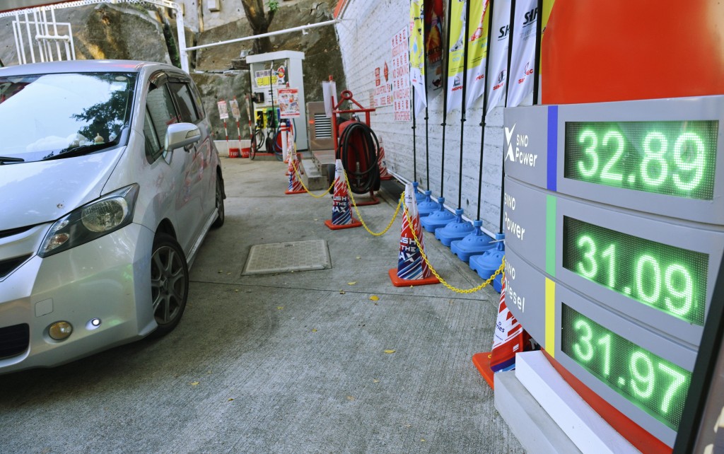 油價飈升令民生大受影響。資料圖片