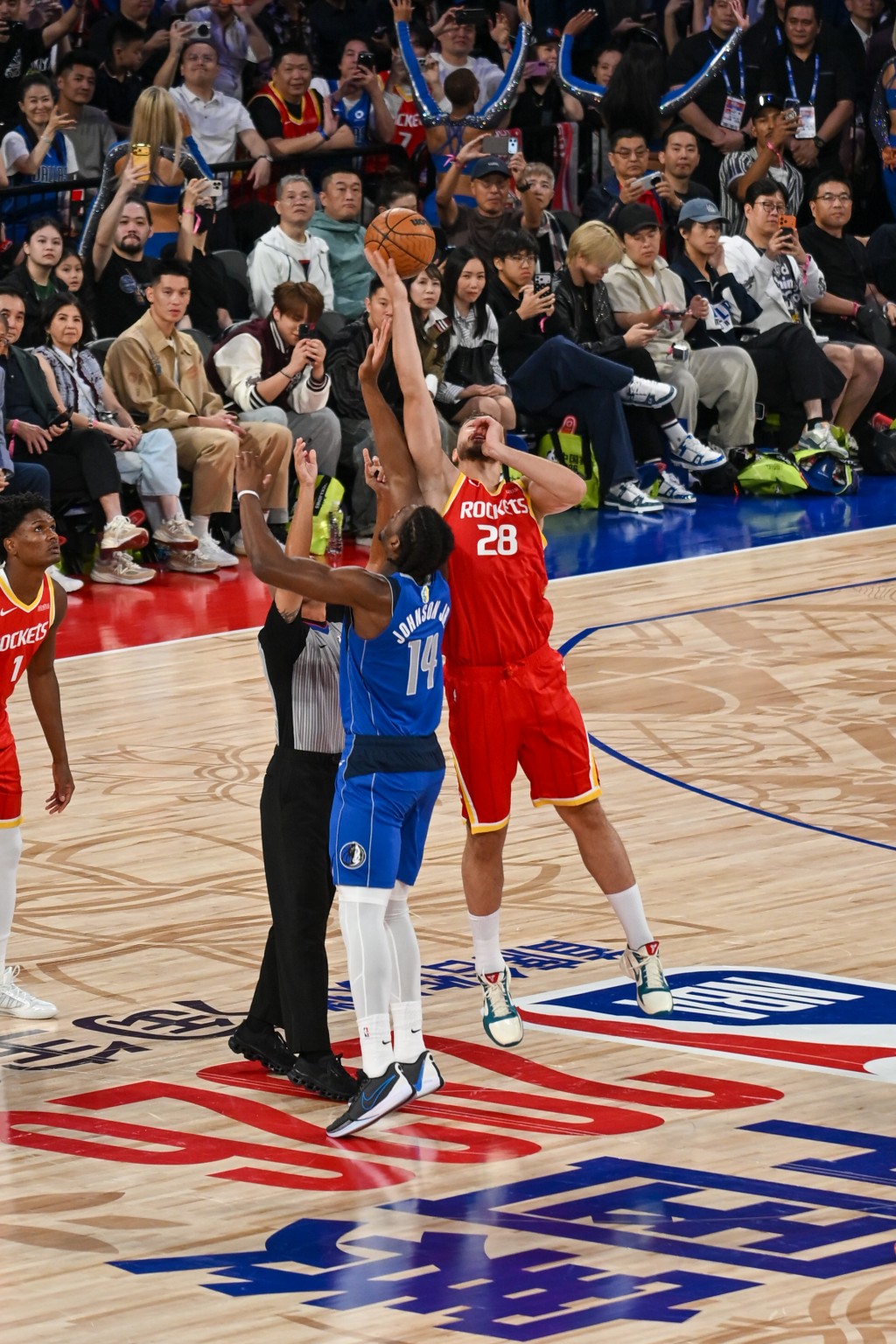 NBA中國賽火箭vs獨行俠G1。魏國謙攝