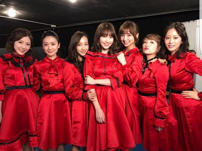 元祖「神7」成員:渡邊麻友、大島優子、板野友美、小嶋陽菜、篠田麻里子、高橋南、前田敦子