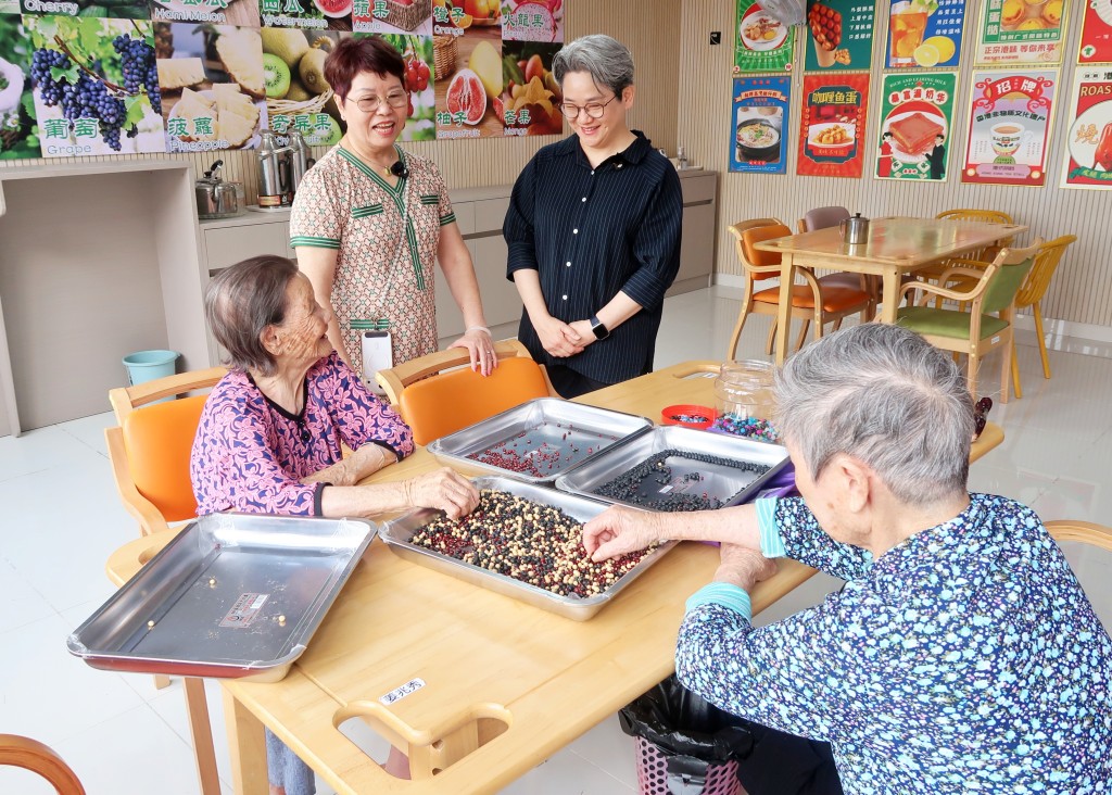 參觀蔚耆廣東養老院。受訪者提供