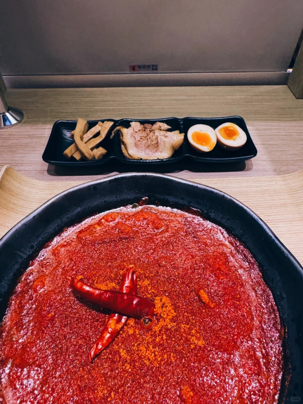 有事主點「變態辣」餐點懲罰屢偷外賣的小偷。示意圖。小紅書