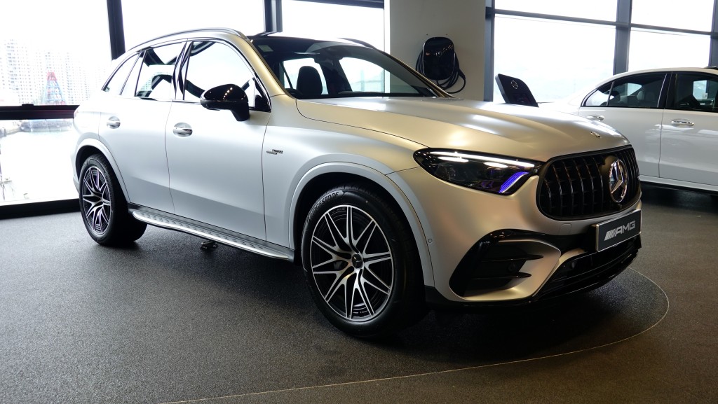 平治Mercedes-AMG全新GLC43 4Matic SUV，0至100km/h加速4.8秒，新车售价HK$999,000起。