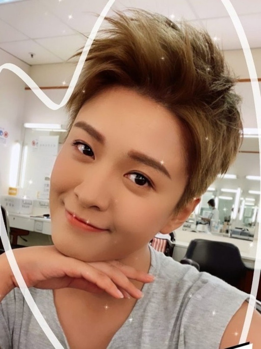 Kaman早前為新劇剪短頭髮。