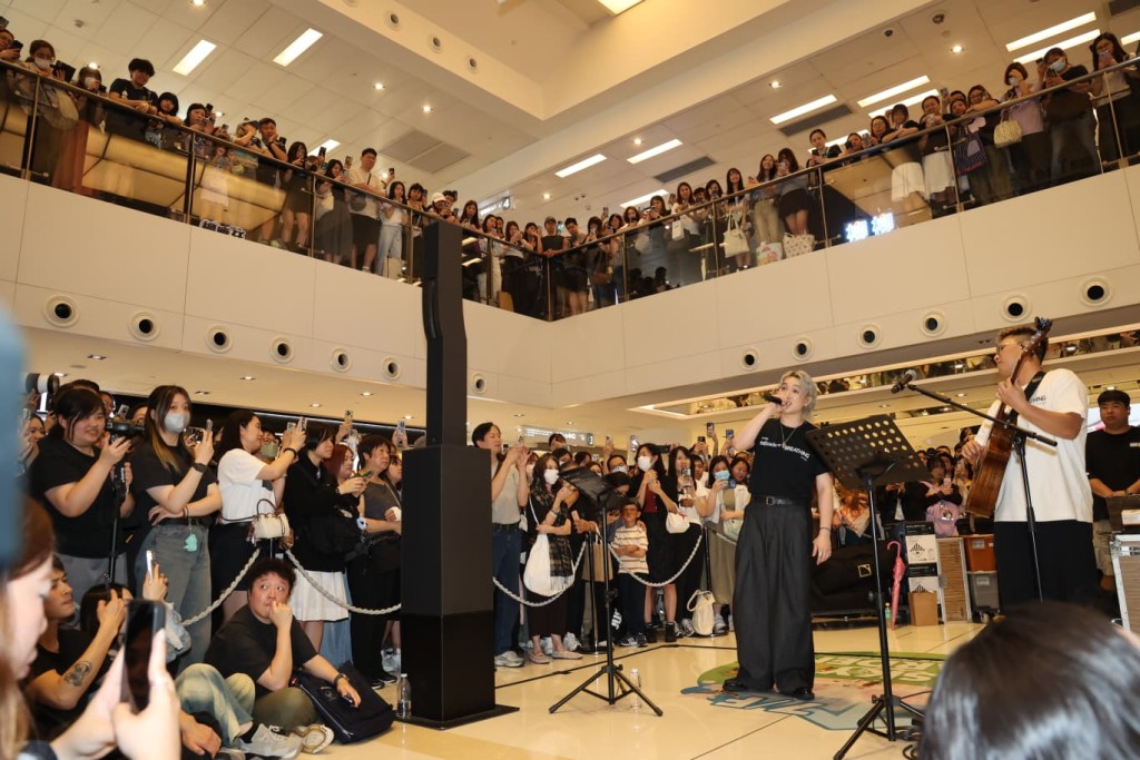 Jer為亞博騷造勢，現身商場快閃Busking。