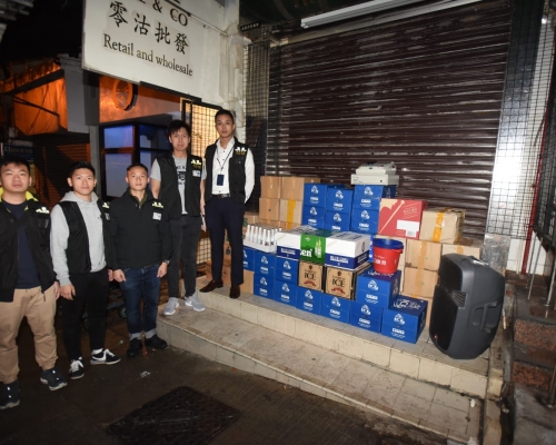 警方檢獲1330支酒。