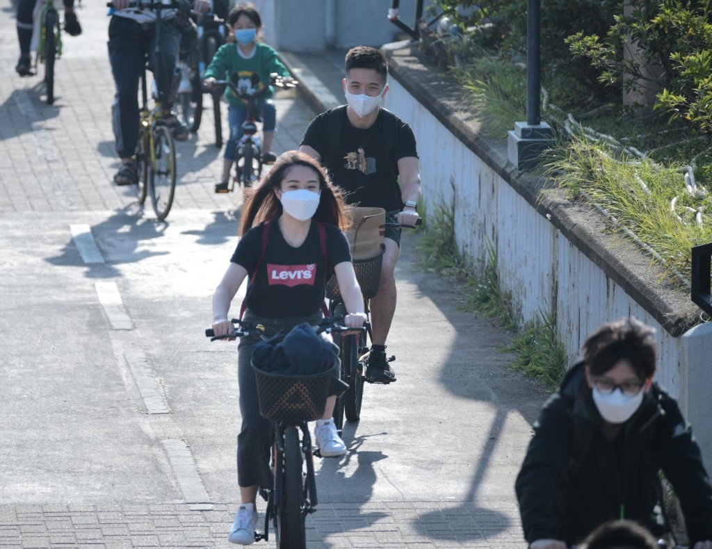 環保署提醒,兒童、長者及心臟病或呼吸系統疾病患者應盡量減少體力消耗及戶外活動。