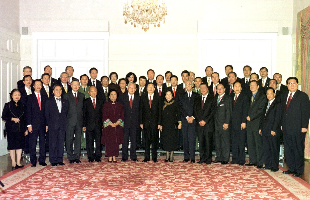 2002年11月，時任中國國務院總理的朱鎔基在香港進行為期三天的考察訪問。