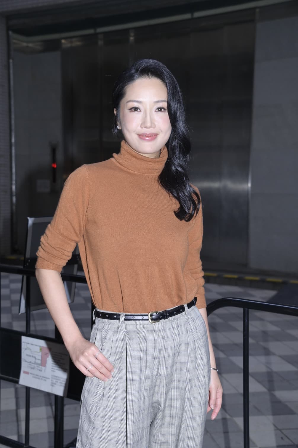 她解釋不上堂非感到尷尬，而是來自壓力，「事情嚟得太快。」