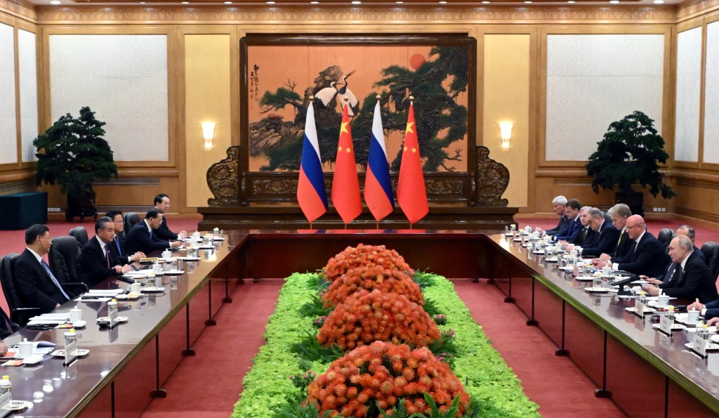 俄羅斯總統普京和中國國家主席習近平於18日在中國北京出席「一帶一路」論壇期間舉行會談。路透社