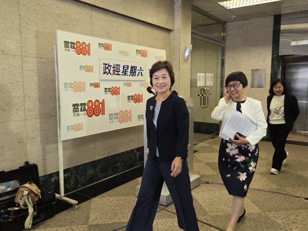 蔡若莲(左)认为优质教师毋须担心难找工作。高俊谦摄 蔡若莲(左)认为优质教师毋须担心难找工作。高俊谦摄