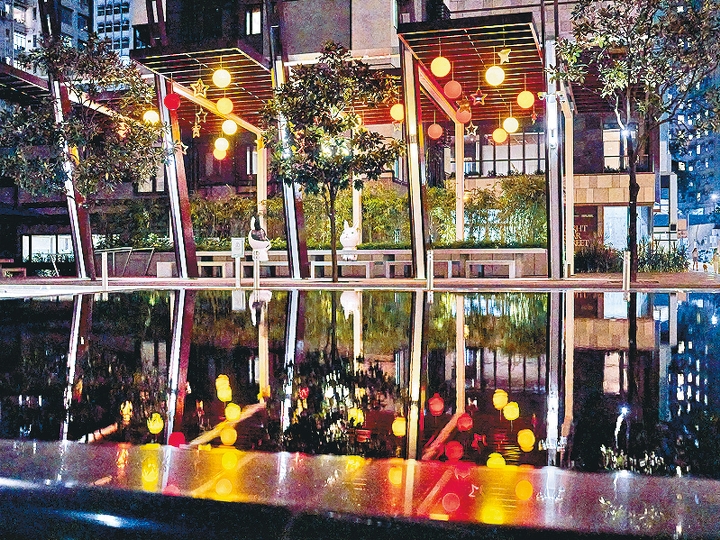 灣仔星街的「Star．Moon．Bunny兔月星辰」中秋藝術裝置亮麗迷人。