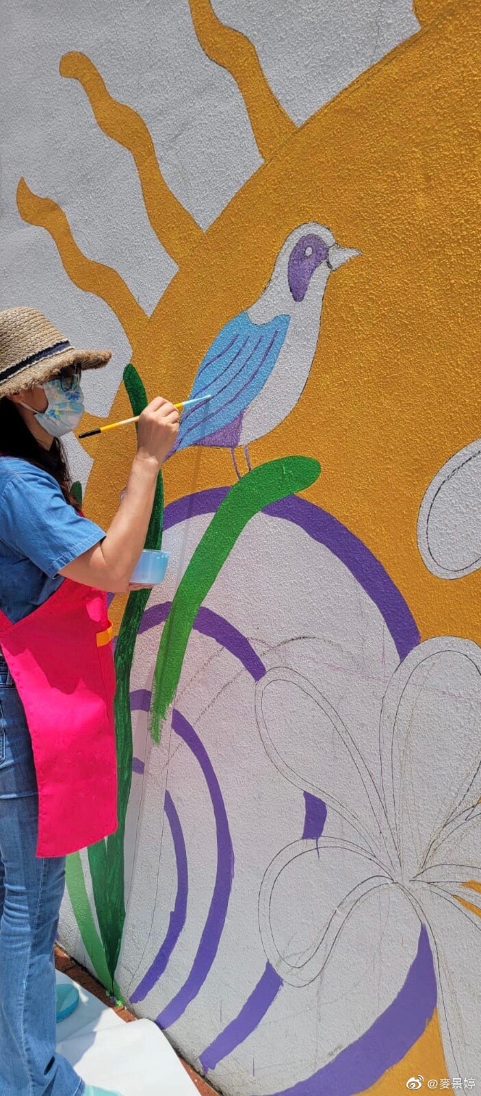 麦景婷近年经常参与街头绘画壁画。
