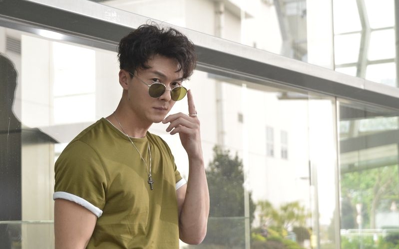 演喜劇對王浩信而言,要花上一倍多的精力來應付。