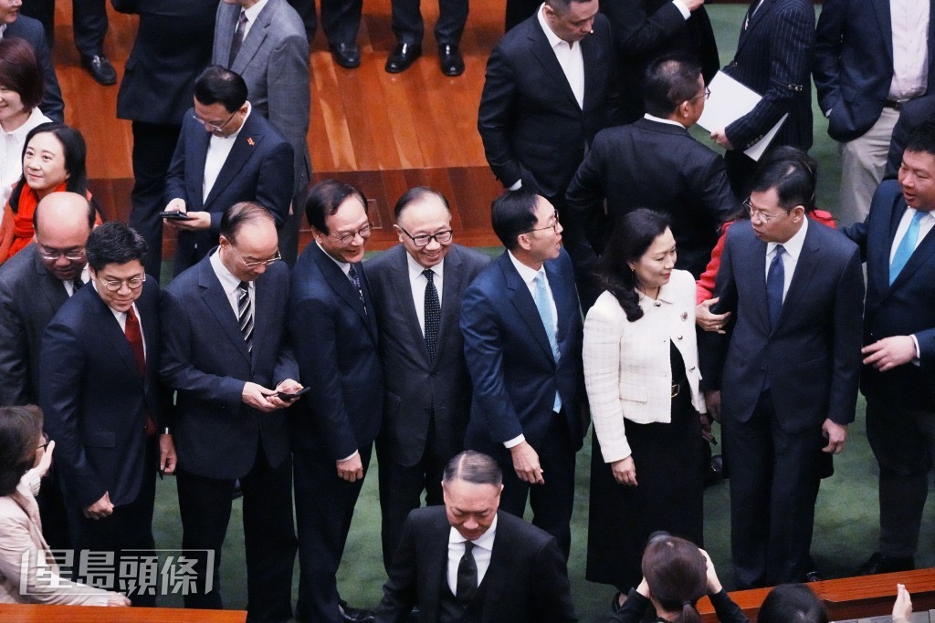 多名議會老將退下火線。 多名議會老將退下火線。