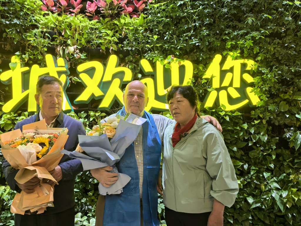 賽考斯27年前捐5千美元助內蒙、陝西一帶治沙。中新社 賽考斯27年前捐5千美元助內蒙、陝西一帶治沙。中新社