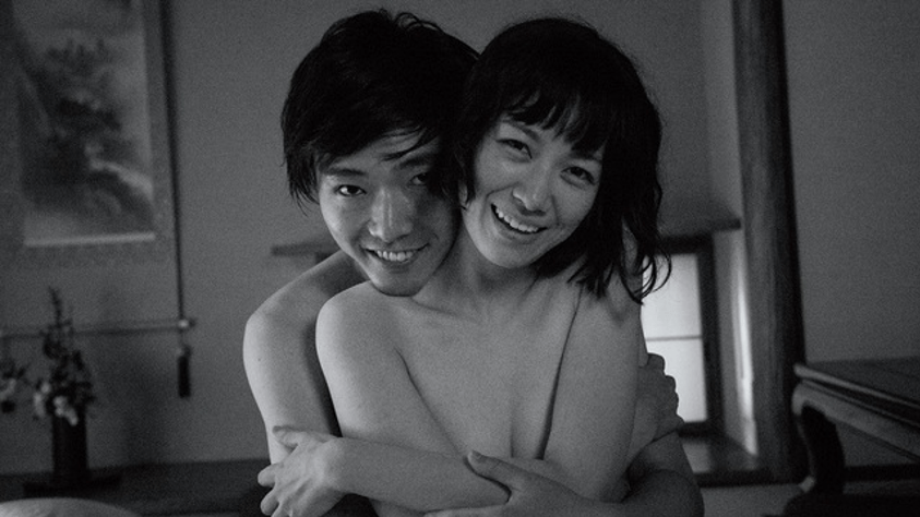 男女主角年青時最愛邊做邊影相，儲埋成本相集。