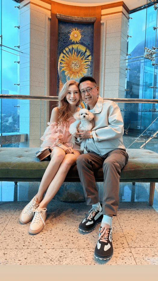 李嘉欣早前迎來56歲生日，與老公許晉亨甜蜜放閃，大晒白滑長腿。