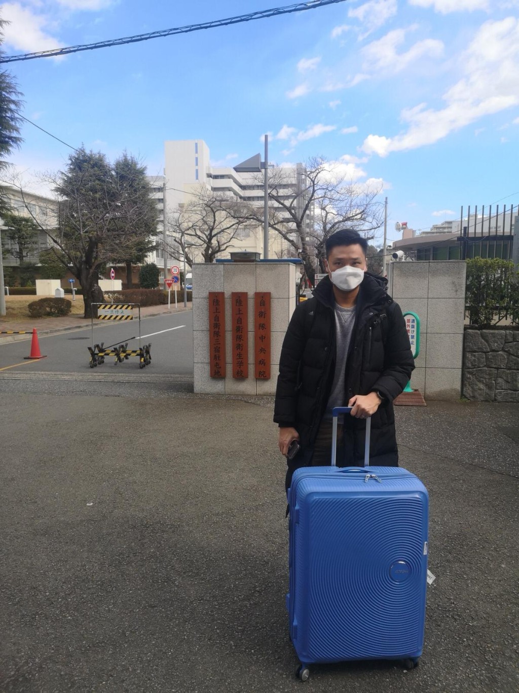 鄭泳舜在東京與負責港人治療的醫生會面。