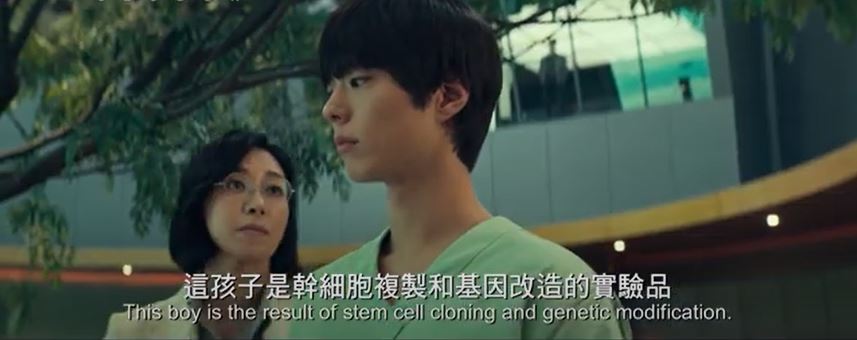 梳住《請回答1988》崔澤髮型的朴寶劍是由幹細胞複製和基因改造而成的實驗品複製人。