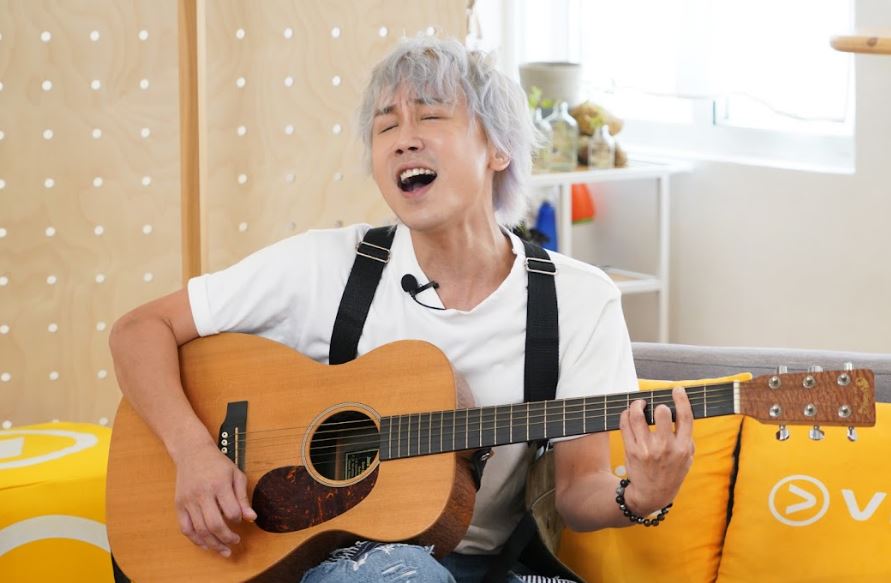 即場唱出《鬼滅之日》。