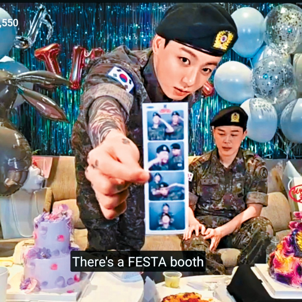 Jungkook和Jimin前日到慶祝出道12周年的「BTS FESTA」場地影貼紙相。
