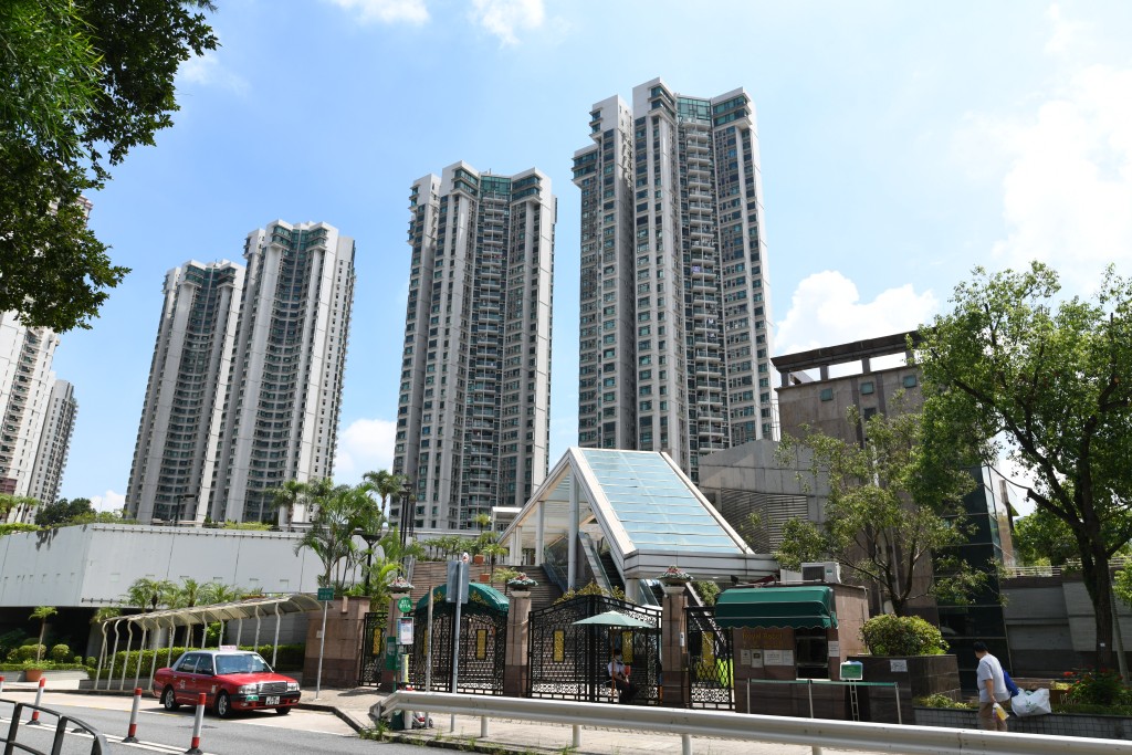 火炭駿景園罕有頂層複式戶2880萬沽出。