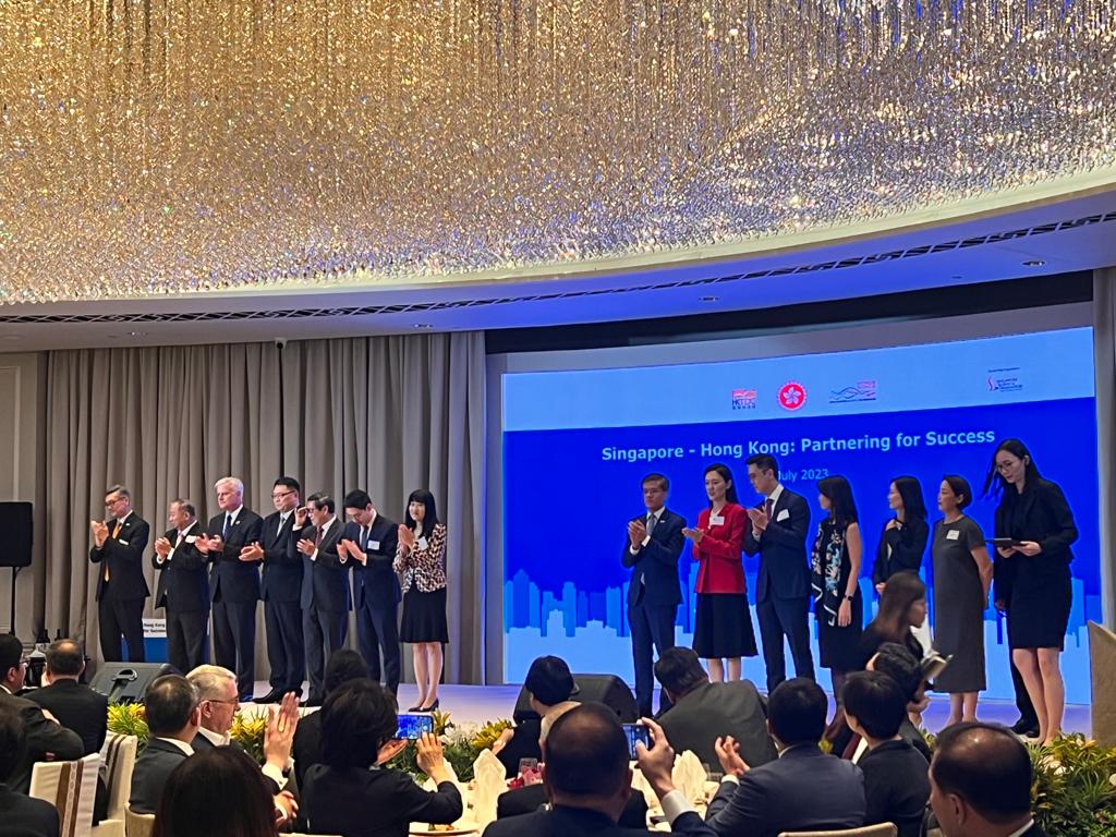 李家超与代表团出席由特区政府和香港贸易发展局共同主办的商务晚宴。郭咏欣摄