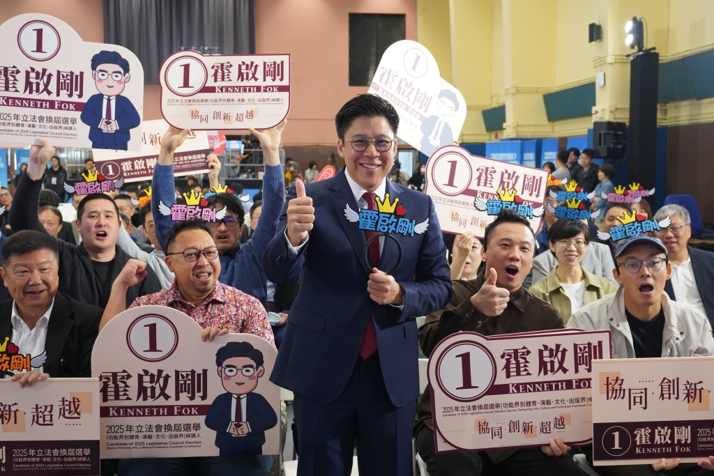 霍啟剛回顧過往一屆立會任期，表示市民希望其走出議會。