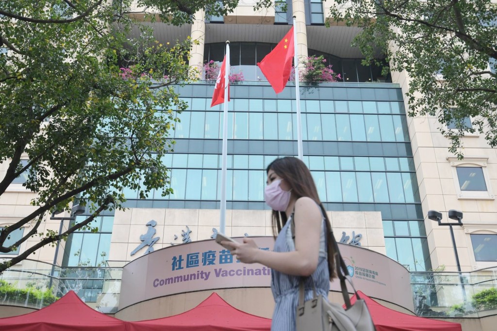 市民前往接種疫苗。