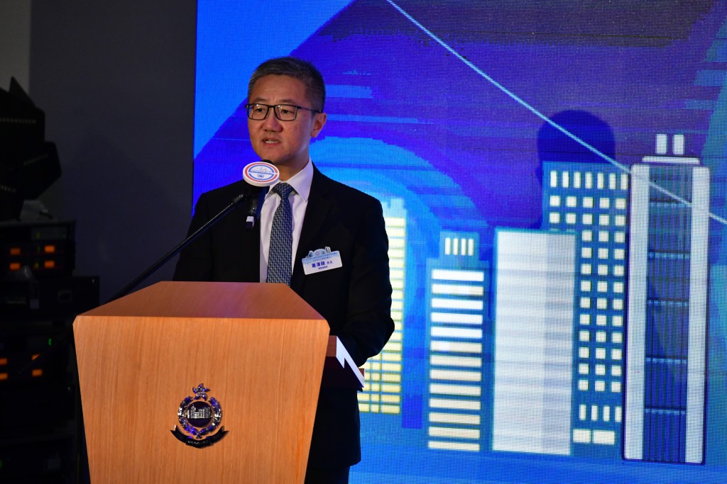 警務處處長蕭澤頤在警察總部舉行的「安全城市.香港」網站啟動禮