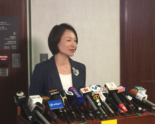 李慧琼促議員思考如何充分利用時間,正視議會議程「大塞車」問題。