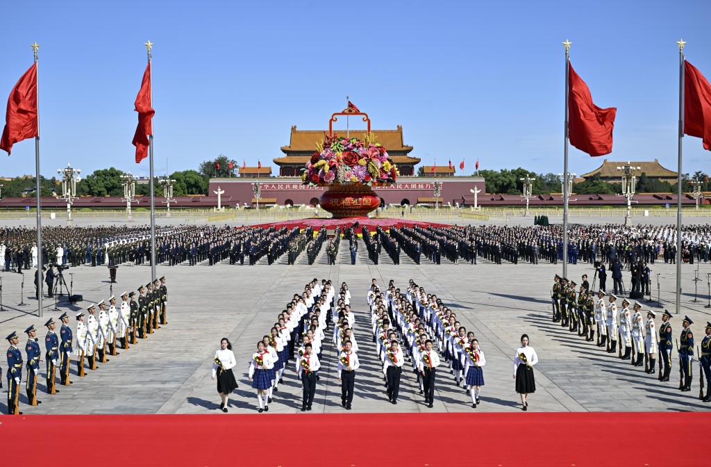  9月30日上午，烈士紀念日向人民英雄敬獻花籃儀式在北京天安門廣場隆重舉行。 新華社