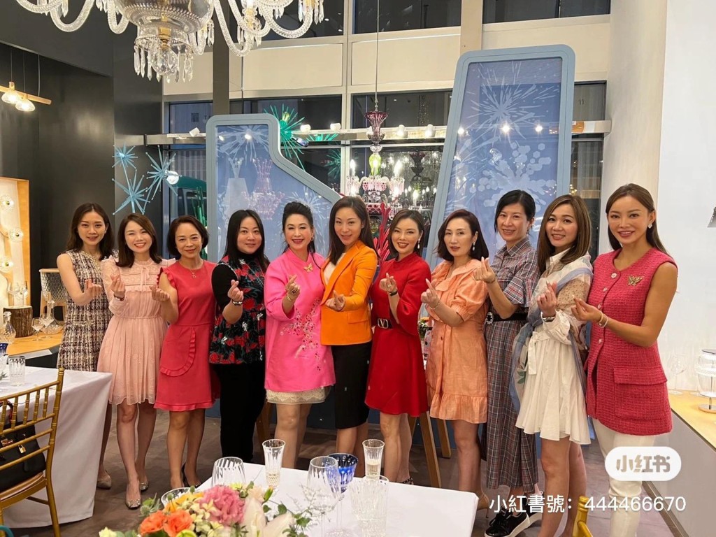 张利华任职保险，系王玉环嘅得力手下。