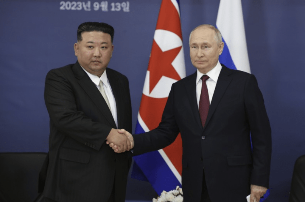 2023年9月14日，普京（右）在俄罗斯与到访的金正恩会晤。美联社
