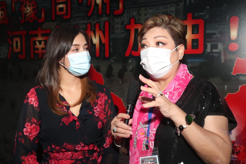 契女謝嘉怡亦有撐場。