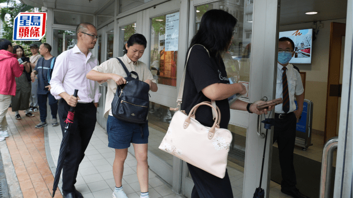 小一自行分配學位2025|今起接受紙本申請 高才通家長:內地課程較深但本港選擇多