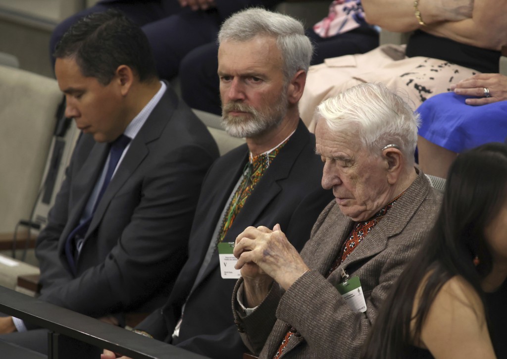 纳粹「老兵」洪卡在加拿大国会接受「致敬」。