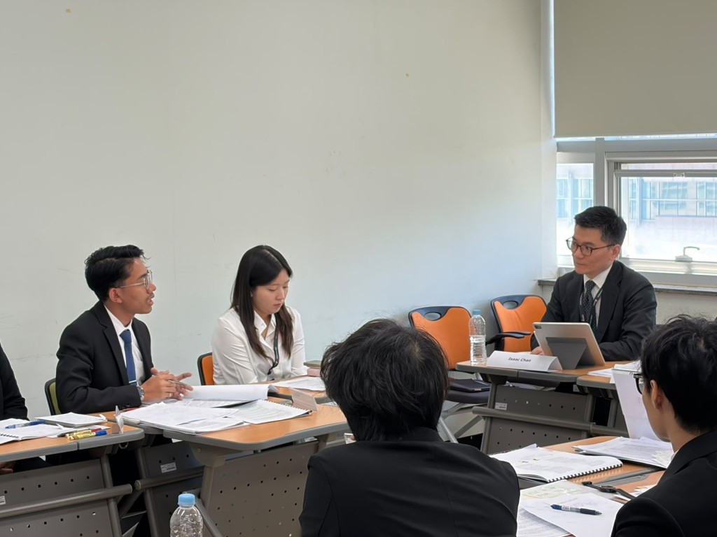 陳志剛(右二)擔任LAWASIA模擬仲裁評審。 陳志剛(右二)擔任LAWASIA模擬仲裁評審。