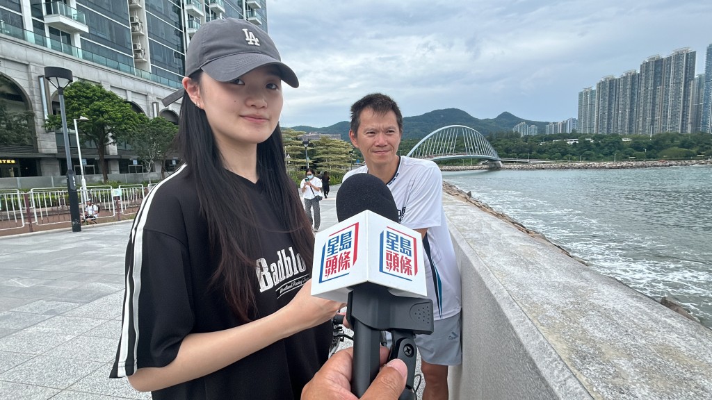 陳先生帶同女兒專程到將軍澳海邊「睇浪」。