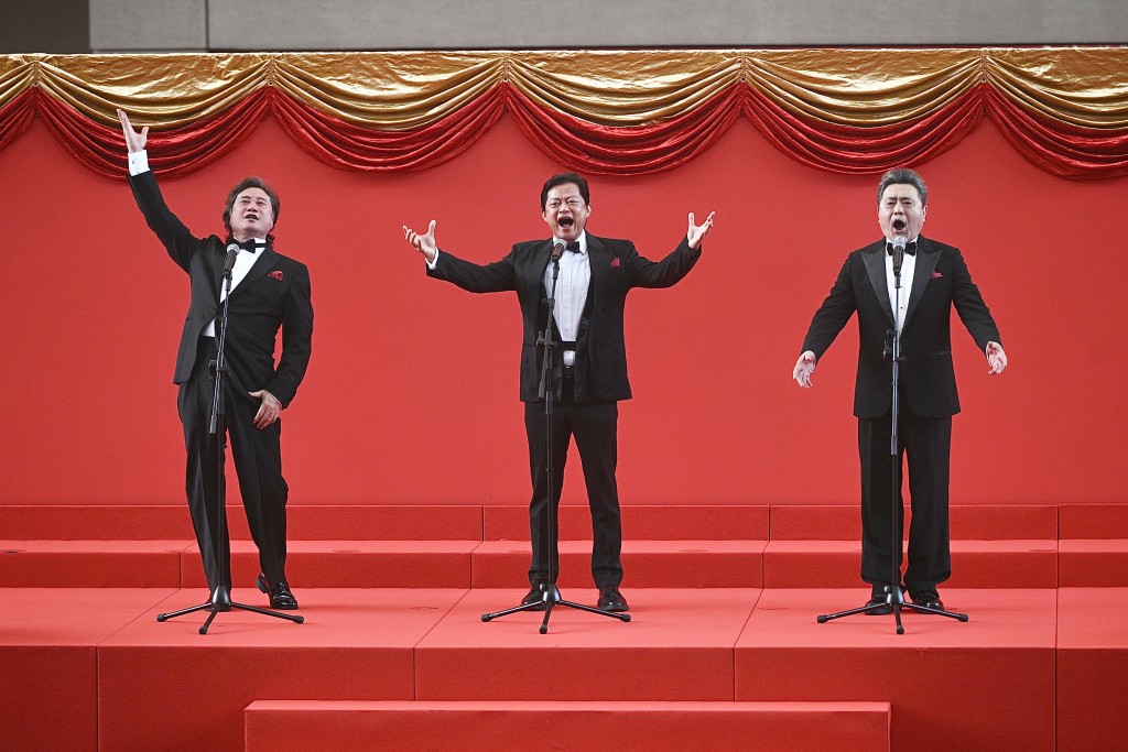 國際知名的「中國三大男高音」戴玉強、莫華倫及魏松領唱國歌並獻唱多首經典名曲。 國際知名的「中國三大男高音」戴玉強、莫華倫及魏松領唱國歌並獻唱多首經典名曲。