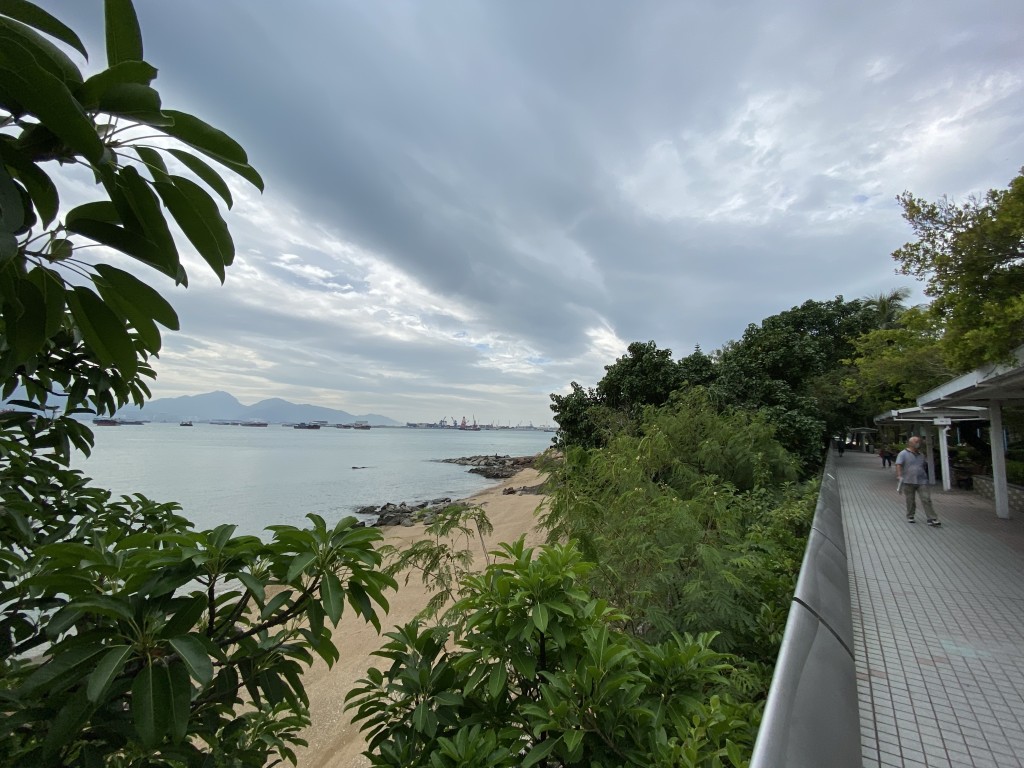 屯門是天然避風港,圖為蝴蝶灣望海觀音附近。 屯門是天然避風港,圖為蝴蝶灣望海觀音附近。