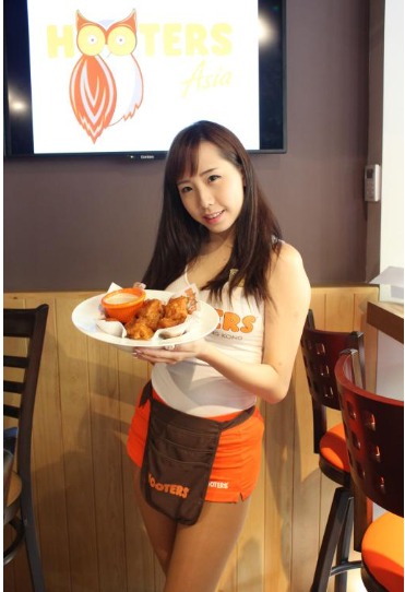Hooters在香港经营约一年之后,被指欠租,2018年结束分店。 Hooters在香港经营约一年之后,被指欠租,2018年结束分店。
