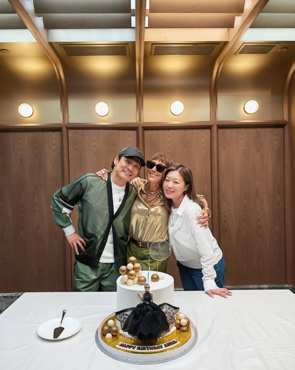 杜德偉夫婦和上山安娜。 杜德偉夫婦和上山安娜。